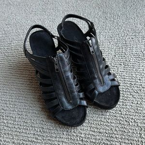 Aerosole black zipper wedges